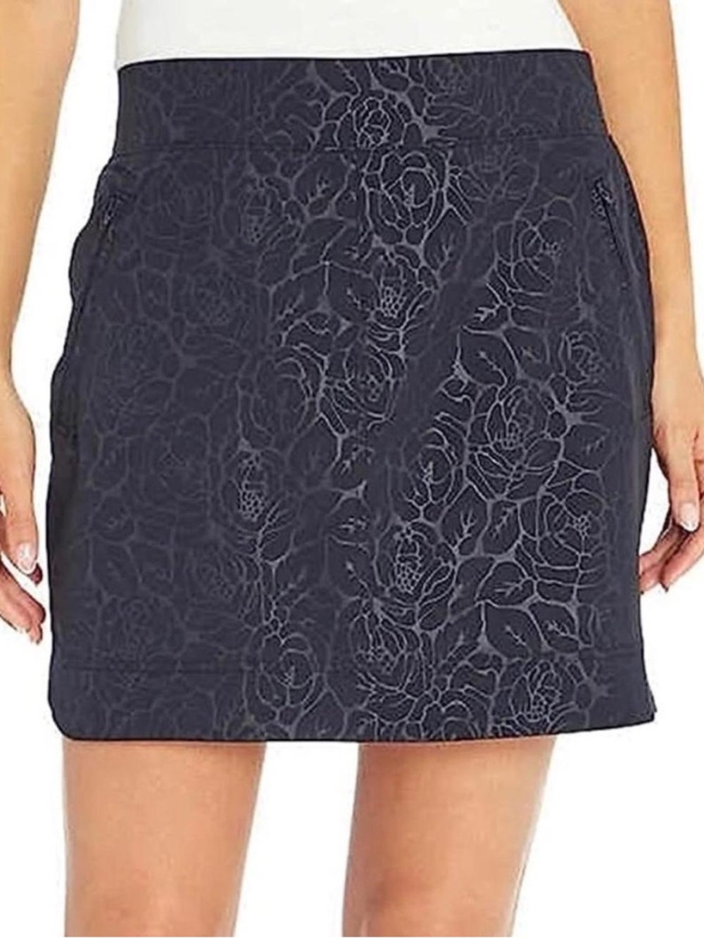 Orvis Black Pull On Rose Embossed Skort Size Small Sporty Travel Dark Athleisure